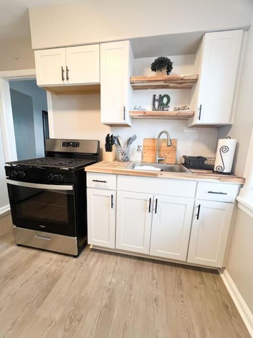 The Gateway: Entire Apartment 7 Mins From Airport Κλίβελαντ Εξωτερικό φωτογραφία